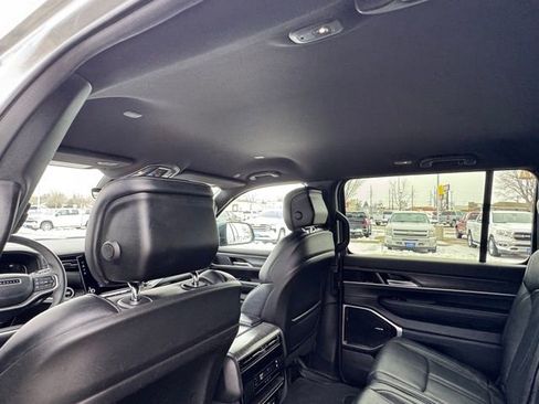 Used 2023 Jeep Wagoneer L Series II AWD/4WD image 30