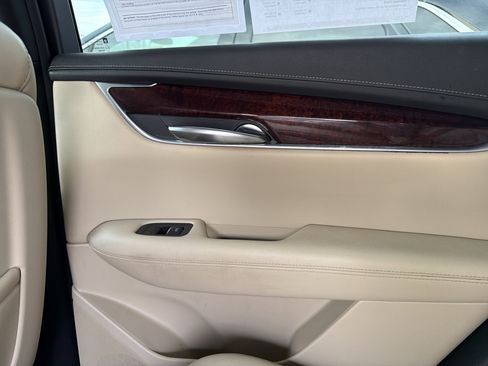 Used 2019 Cadillac XT5 Luxury image 28