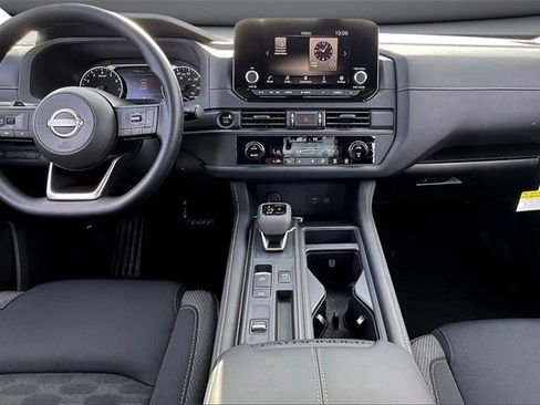 New 2025 Nissan Pathfinder S image 5