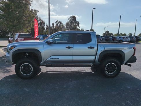 Used 2024 Toyota Tacoma TRD Off-Road image 8