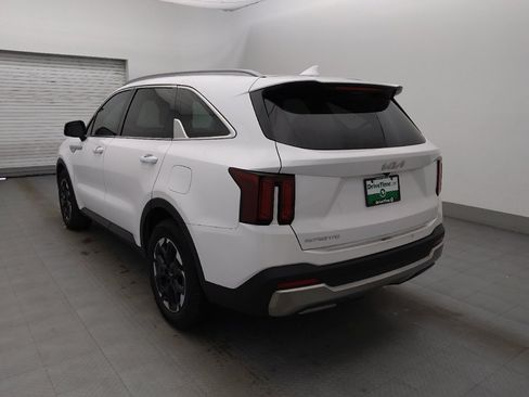 Used 2024 Kia Sorento S w/ Panoramic Sunroof Package FWD image 5