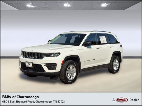 Used 2023 Jeep Grand Cherokee Laredo AWD/4WD image 1