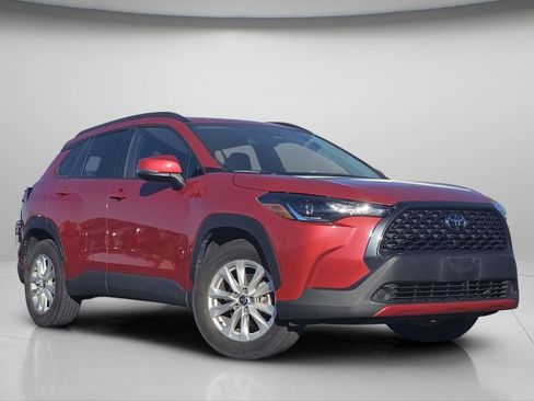 Used 2023 Toyota Corolla Cross LE w/ Moonroof Package image 2