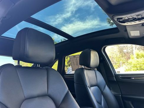 Used 2023 Porsche Macan AWD/4WD image 16