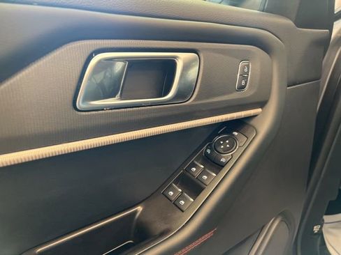 Used 2025 Ford Explorer ST-Line image 12