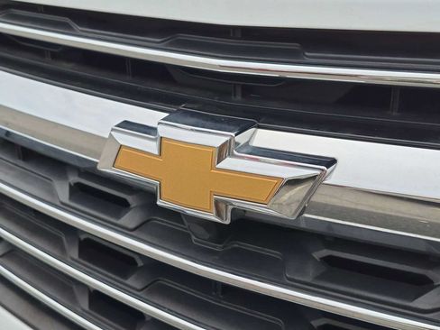Used 2025 Chevrolet Traverse LT AWD/4WD image 12