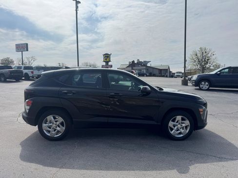 Used 2024 Hyundai Kona SE image 7