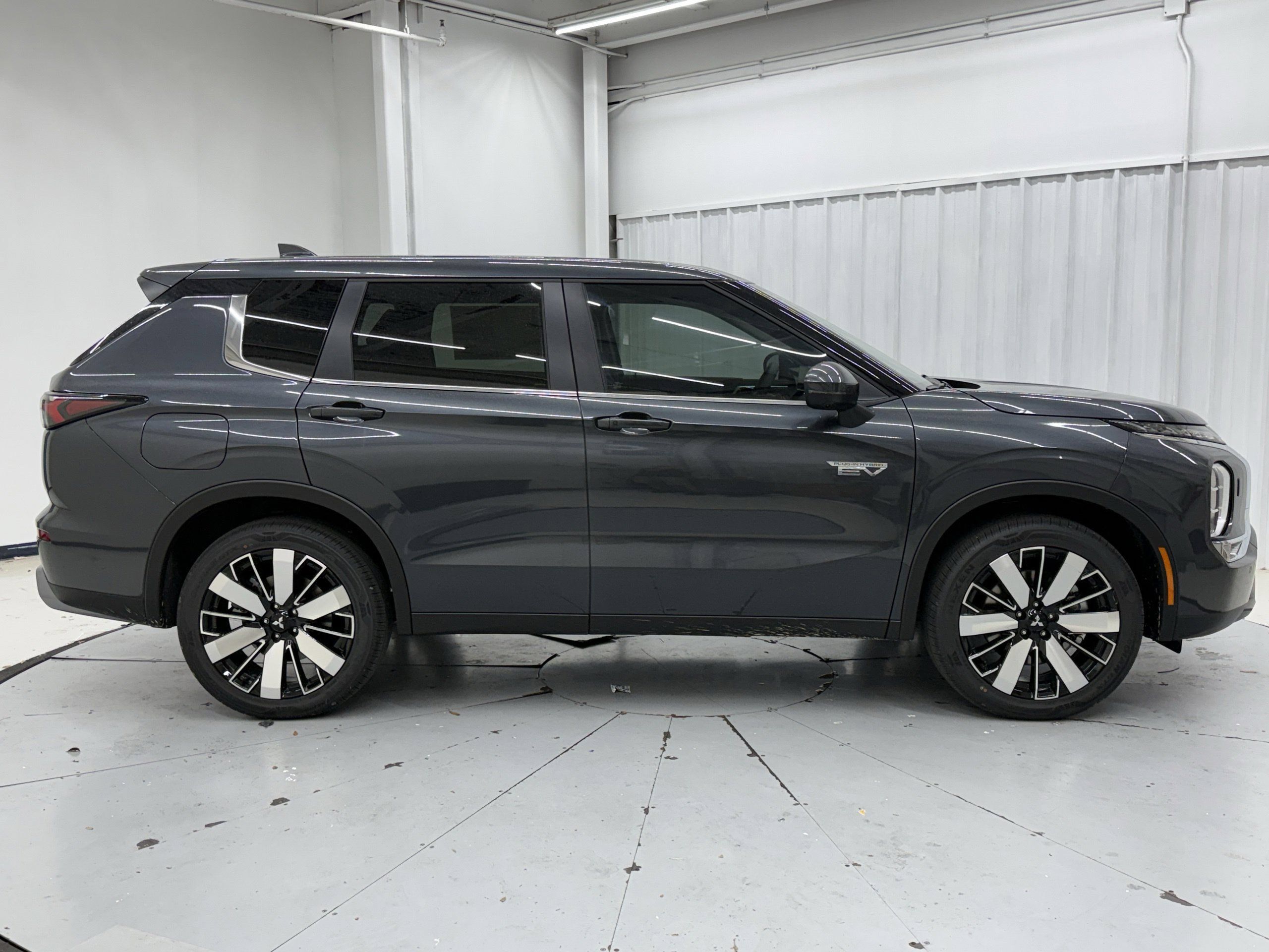 New 2026 Mitsubishi Outlander SE AWD/4WD image 2