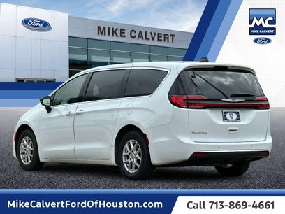 Used 2024 Chrysler Pacifica Touring-L