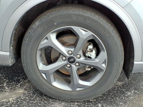 Used 2024 Ford Escape ST-Line w/ Tech Pack #1 FWD image 9