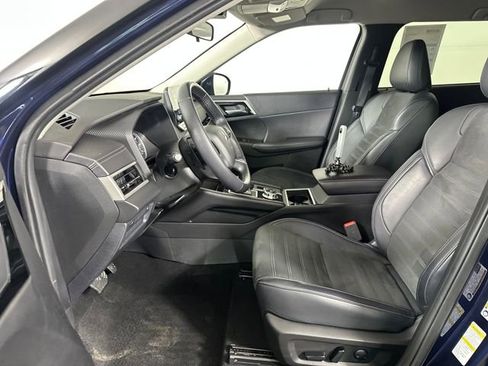 Used 2024 Mitsubishi Outlander SE Black Edition image 11