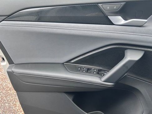 New 2026 Volkswagen Tiguan SE R-Line FWD image 18