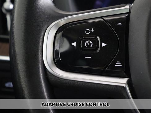 Used 2023 Volvo XC60 B5 Plus AWD/4WD image 5