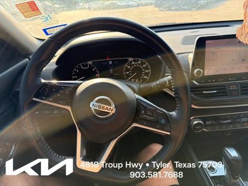 Used 2020 Nissan Altima 2.5 SL FWD image 18