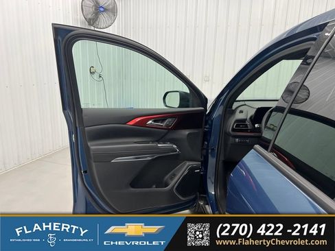 Used 2024 Chevrolet Traverse RS w/ LPO, Floor Liner Package AWD/4WD image 8