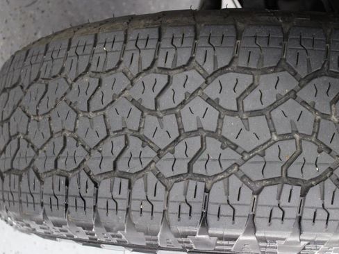 Used 2021 Chevrolet Suburban Z71 w/ Z71 Signature Package image 95