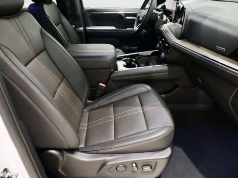 Used 2025 Chevrolet Tahoe High Country AWD/4WD image 16
