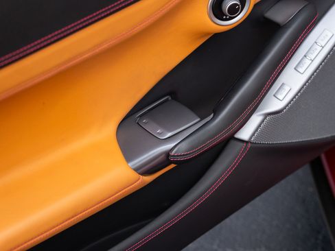 Used 2019 Ferrari Portofino RWD image 35