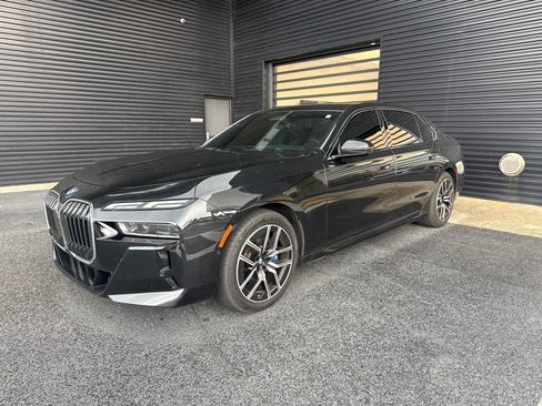 Used 2023 BMW 740i RWD image 1