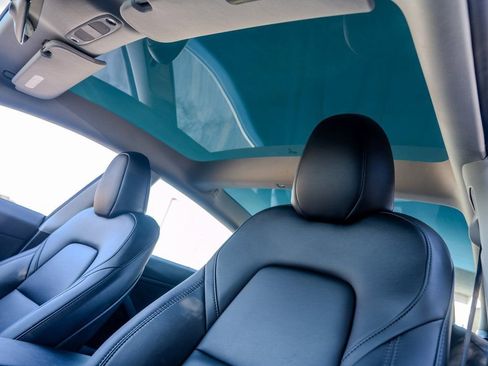 Used 2023 Tesla Model 3 Performance image 16