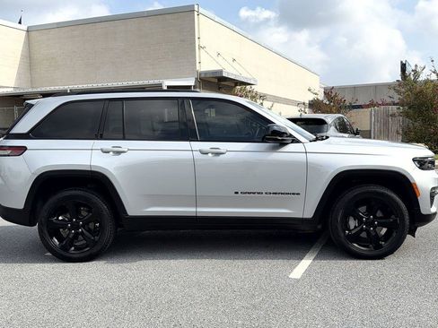 Used 2024 Jeep Grand Cherokee Limited w/ Black Appearance Package RWD image 14