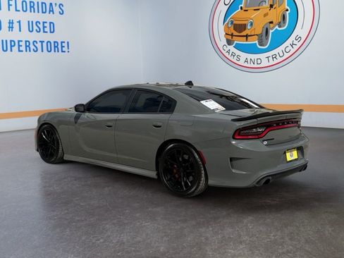Used 2017 Dodge Charger R/T image 3