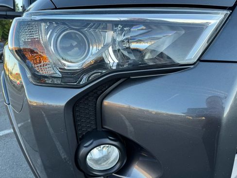 Used 2017 Toyota 4Runner SR5 Premium image 13