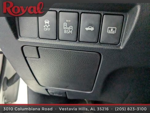 Used 2016 Toyota Avalon Limited image 16