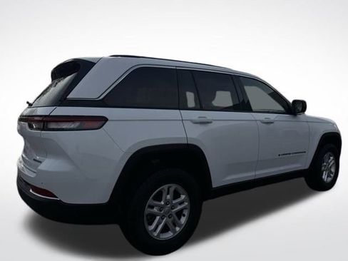 Certified 2023 Jeep Grand Cherokee Laredo image 5