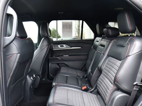 Used 2025 Ford Explorer ST-Line w/ ST-Line Street Pack AWD/4WD image 22