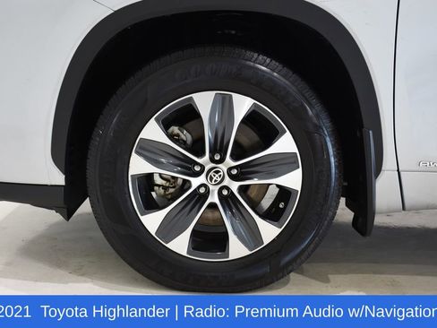 Used 2021 Toyota Highlander XLE image 6