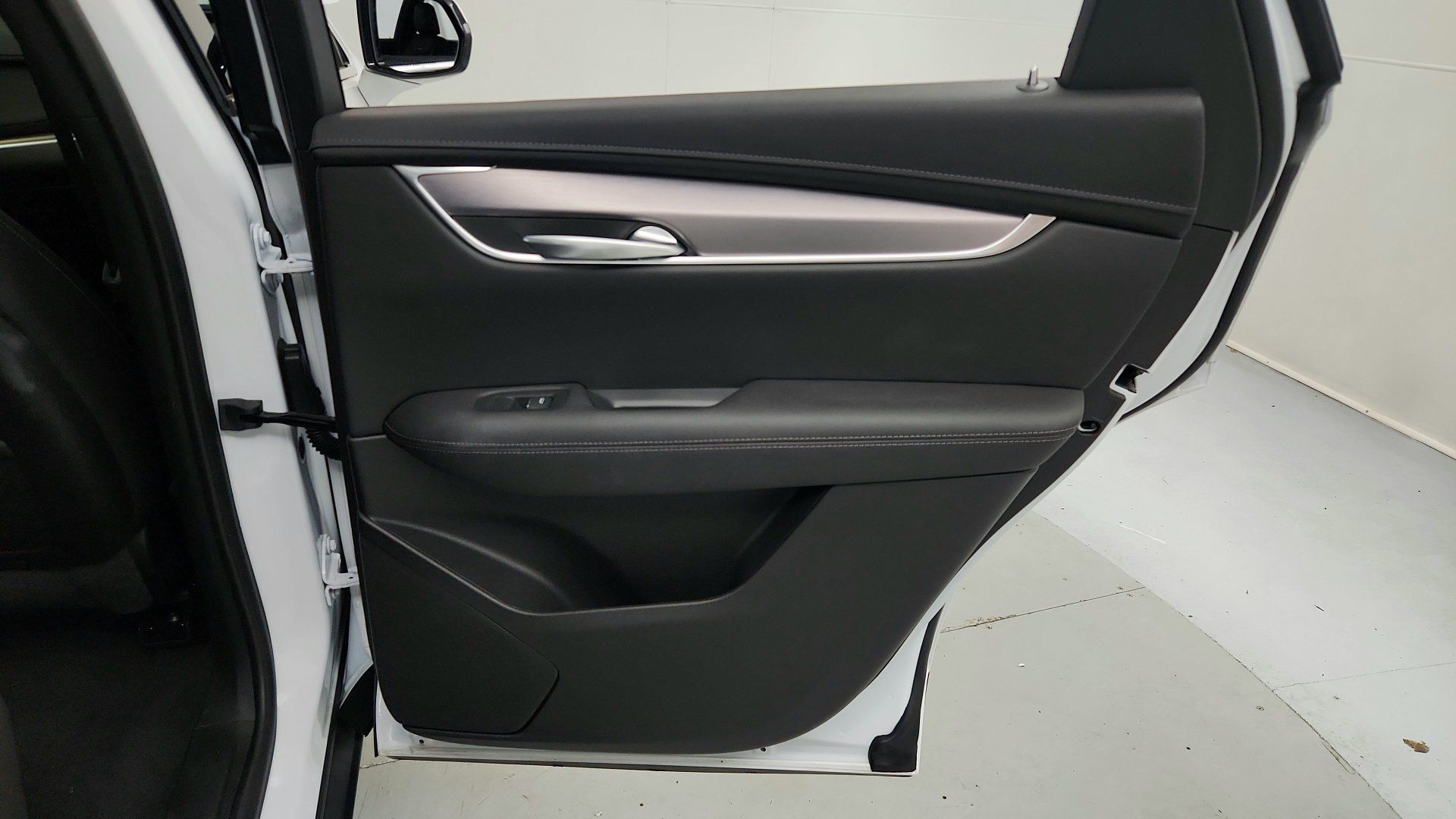 Certified 2024 Cadillac XT5 Luxury w/ LPO, Floor Liner Package AWD/4WD image 26