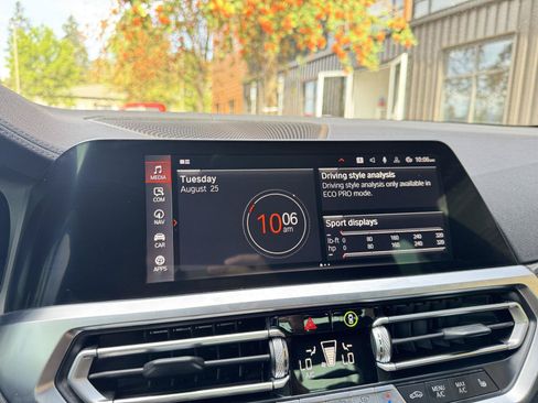 Used 2021 BMW 330i Sedan w/ M Sport Package RWD image 18