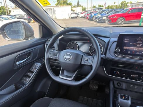 Used 2025 Nissan Rogue SV FWD image 36
