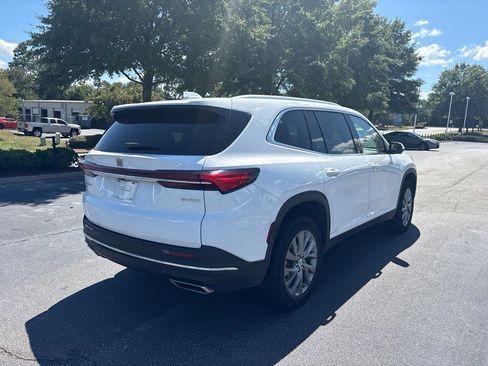 Used 2025 Buick Enclave Preferred AWD/4WD image 3