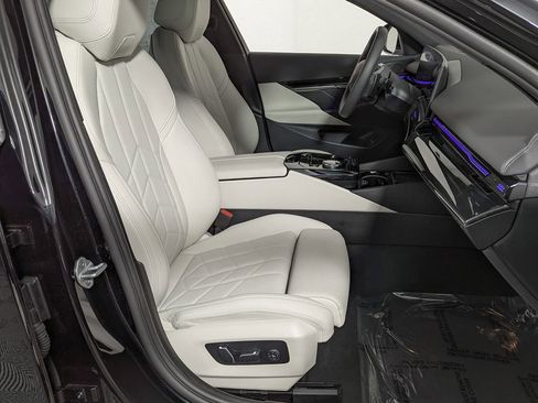 Used 2025 BMW 530i xDrive image 25