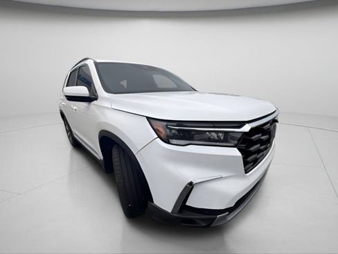 Used 2025 Honda Pilot Touring image 12