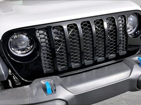Used 2023 Jeep Wrangler Unlimited w/ Sun & Screen Package AWD/4WD image 31