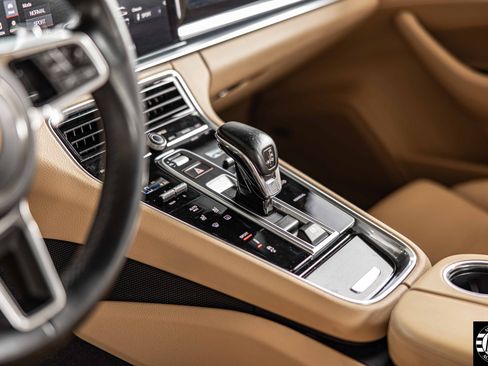Used 2018 Porsche Panamera 4 image 20