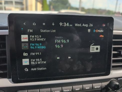 Used 2023 Hyundai Venue Limited w/ Cargo Package FWD image 12