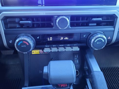 Used 2024 Toyota Tacoma TRD Off-Road w/ TRD Off Road Upgrade Package AWD/4WD image 15