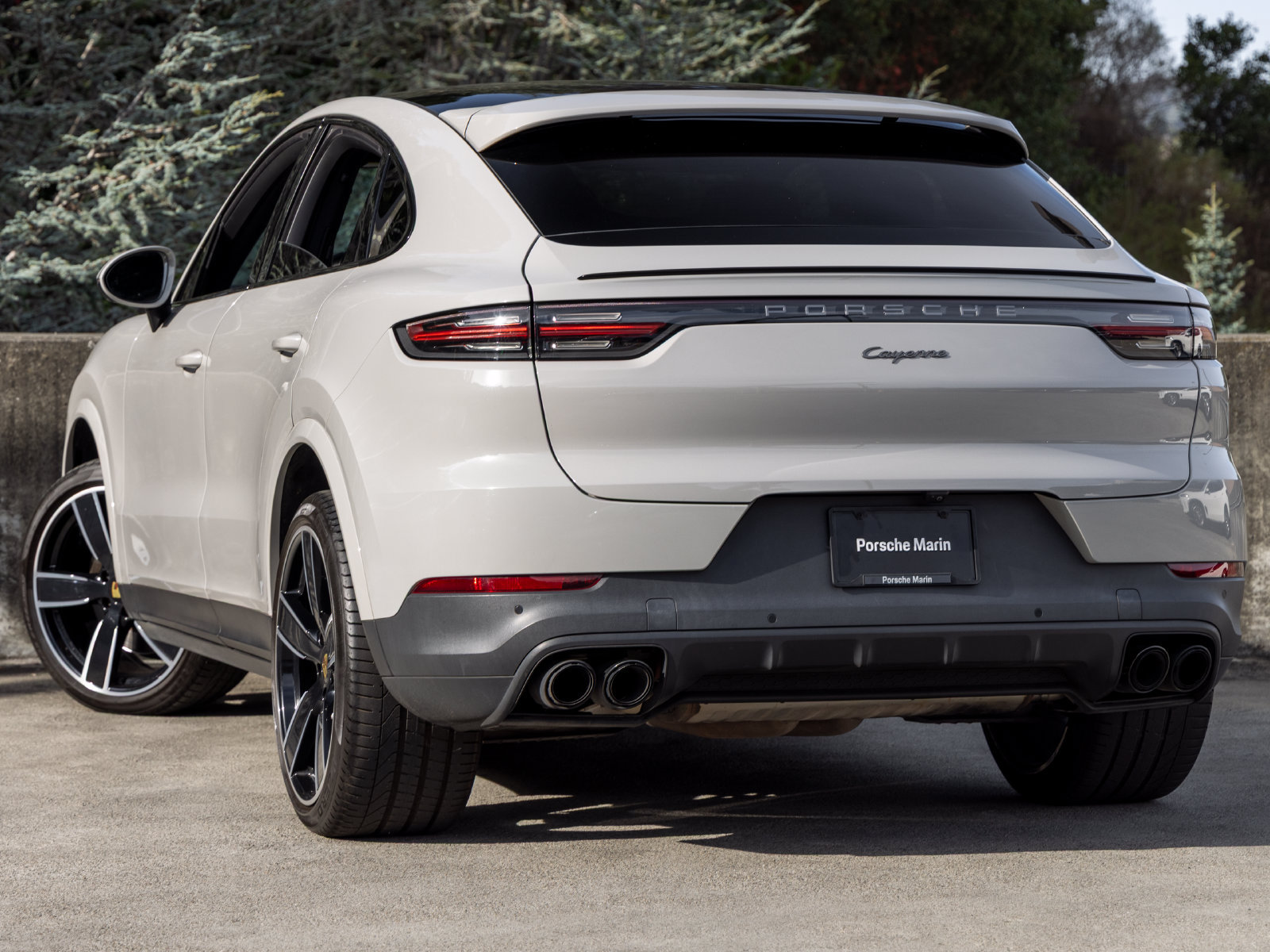 Certified 2022 Porsche Cayenne Platinum Edition AWD/4WD image 3