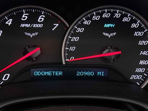 Used 2008 Chevrolet Corvette Coupe w/ Z51 Performance Package RWD image 27