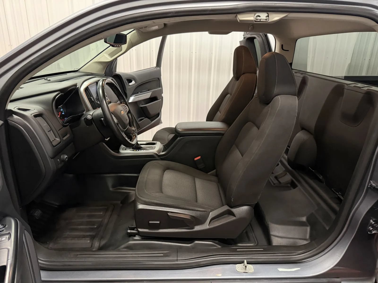 Used 2022 Chevrolet Colorado LT w/ Fleet Safety Package RWD image 34