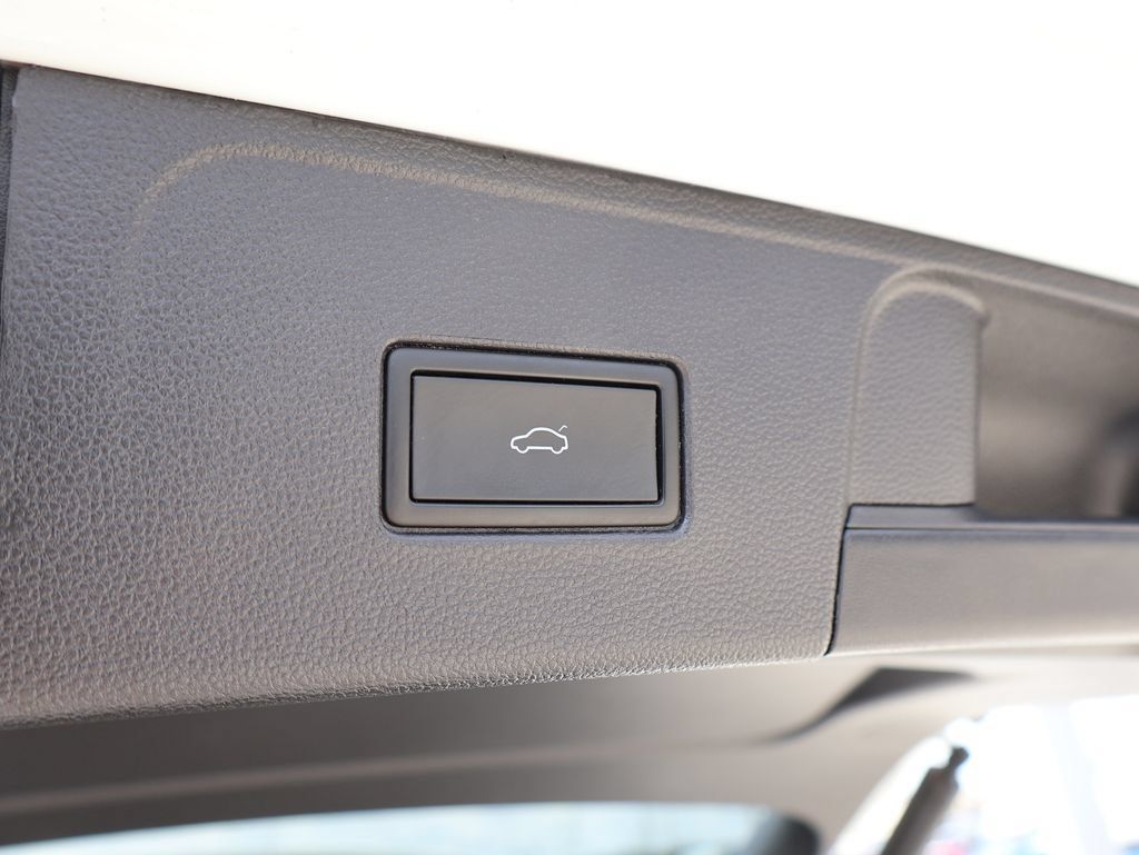 Used 2024 Volkswagen Atlas SEL Premium R-Line AWD/4WD image 18