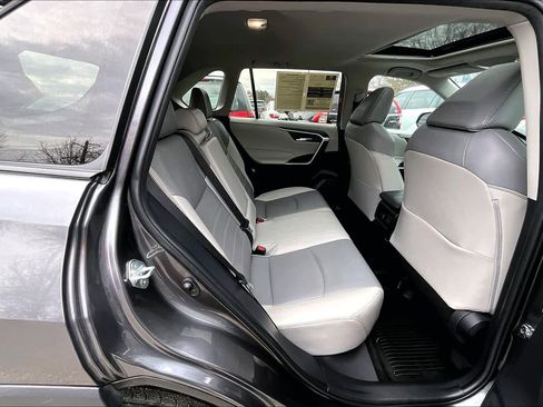 Certified 2022 Toyota RAV4 XLE Premium AWD/4WD image 19