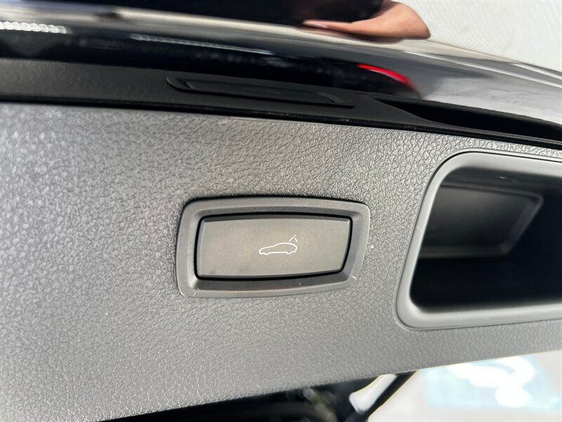 Used 2017 Porsche Macan Turbo AWD/4WD image 25