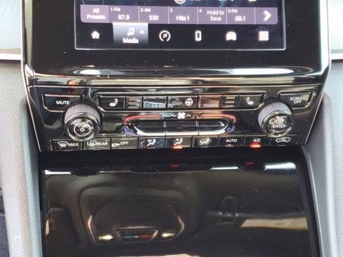 New 2025 Jeep Grand Cherokee L Altitude image 24