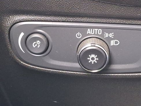 Used 2020 Chevrolet Equinox LT image 22