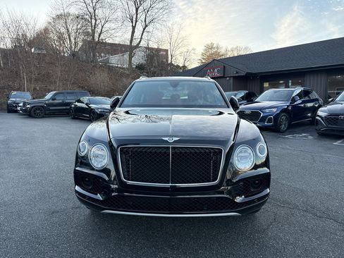 Used 2019 Bentley Bentayga image 2